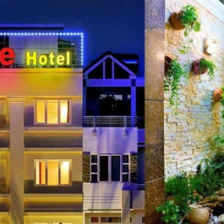 U And Me Hotel Tan Phong Экстерьер фото